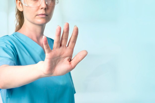 When to Visit a Neurologist for Neuropathy in Orange County