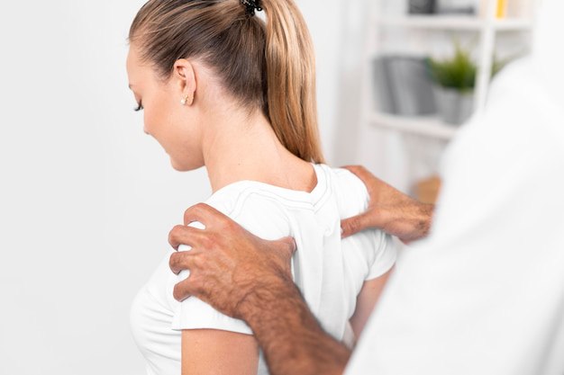 When to Seek Medical Help for Shoulder Blade Pain